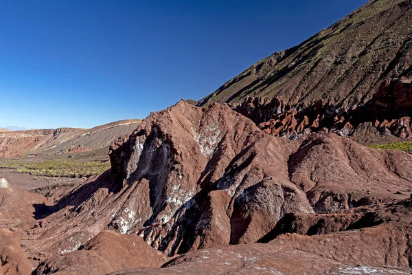 De Valle del Arcoiris regenboog vallei in Atacama woestijn, Chili — Stockfoto