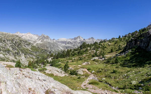Panoramiczny Widok Górski Krajobraz Pirenejów Pasmo Górskie Pobliżu Miasta Cauterets — Zdjęcie stockowe