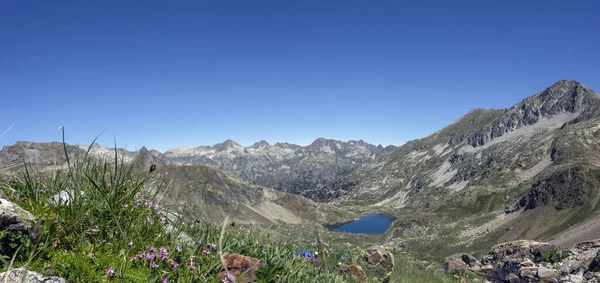Lac Col Arratille Pirenejach Francuskich Górskie Jezioro Pobliżu Kaukazu Granicy — Zdjęcie stockowe