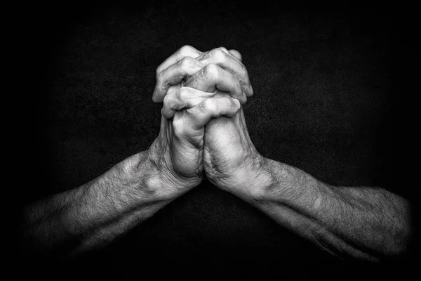 Мужские Руки Скрещенными Пальцами Классический Жест Человека Молящегося Богу Христианских — стоковое фото