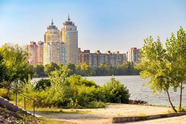 Edificios Alto Obolon Cerca Del Río Dniéper Kiev Ucrania — Foto de Stock