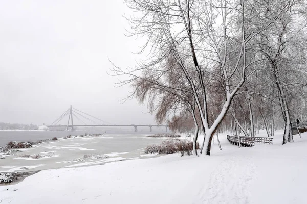 Blick Auf Den Dnjepr Während Eines Kalten Und Schneereichen Wintertages — Stockfoto