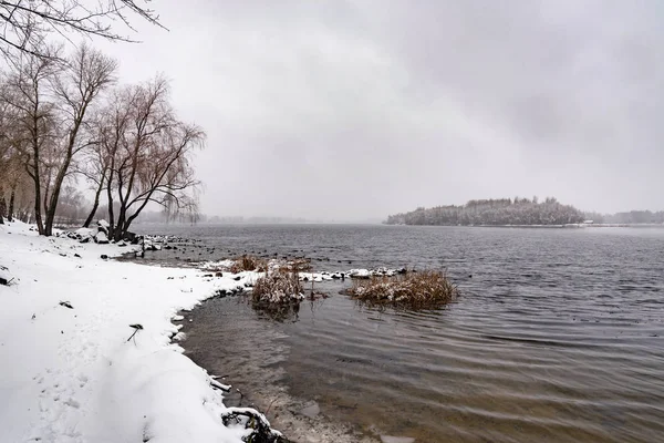 Vista Del Fiume Dnieper Durante Una Fredda Nevosa Giornata Invernale — Foto Stock