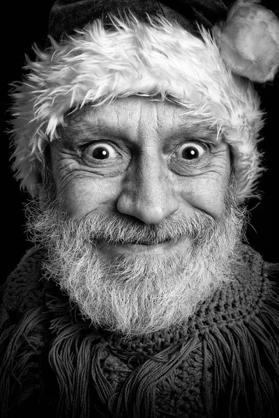 Czarno Biały Portret Dojrzałego Mężczyzny Białą Brodą Ukrytego Santa Claus — Zdjęcie stockowe