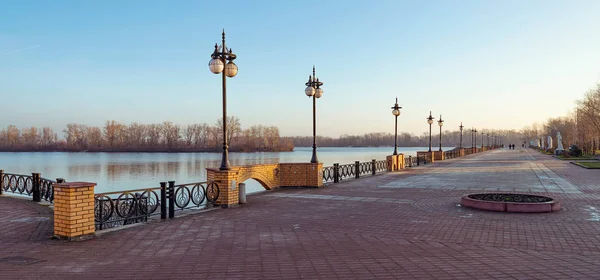 Promenade Long Fleuve Dniepr Dans District Obolon Kiev Ukraine Soleil — Photo
