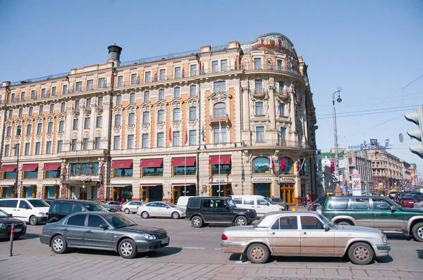 莫斯科 俄罗斯 2009年3月10日 莫霍瓦亚莫斯科街国家酒店 白天交通拥挤 — 图库照片