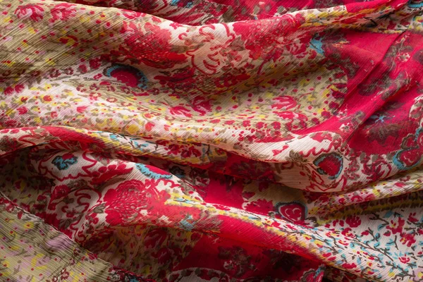 Měkkých Záhybech Vícebarevné Syntetické Textilie Textura Starožitné Květinové Ornamenty Mají — Stock fotografie