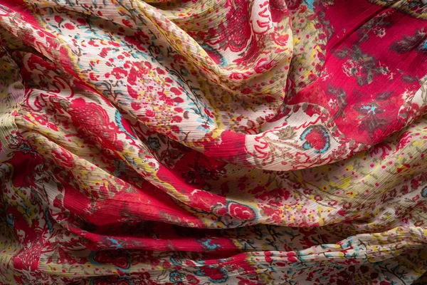 Měkkých Záhybech Vícebarevné Syntetické Textilie Textura Starožitné Květinové Ornamenty Mají — Stock fotografie
