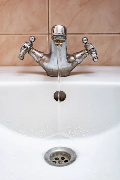 Tap with Water Flowing Slowly — Stock Photo, Image