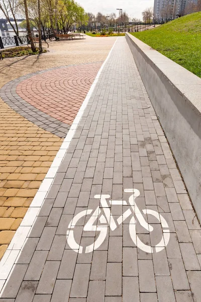 Beyaz bisiklet yol işareti — Stok fotoğraf