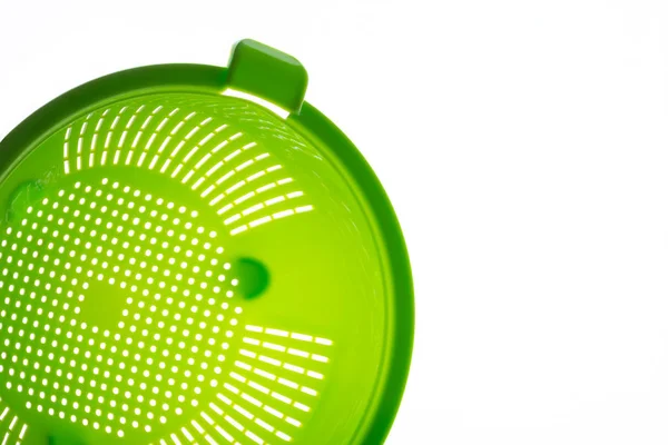 緑色のプラスチックコランダーのクローズアップ — ストック写真