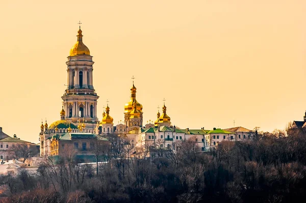 Lök spiror av lavra klostret i kiev — Stockfoto