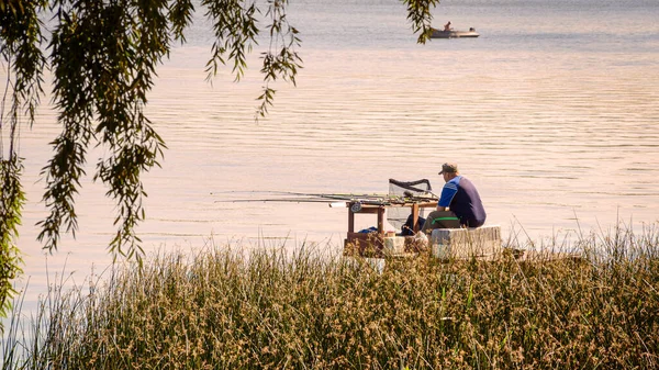 Kiev Ucrania Septiembre 2020 Pescador Río Dniéper Kiev Ucrania Durante — Foto de Stock