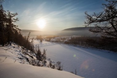 Kış sadece buz gibi aynı zamanda güzel,-40 C, bile, uyanış güneş, henüz harcanmış sis güzelliği görebilirsiniz