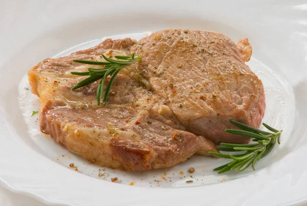 Steak Porc Sur Assiette Blanche Avec Romarin Épices — Photo