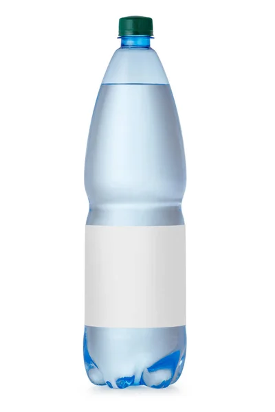 塑料瓶的水与标签隔离在白色背景 剪裁路径保存 — 图库照片