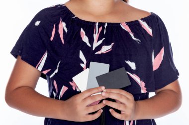 On sekiz 18 precent gri gri kartı, fotoğraf ile arka planda genç kız için kullanılan beyaz ve siyah kartı