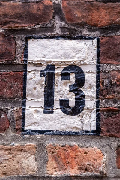 Husnummer Tretton Målade Svart Vit Rektangel Brickface Stiliserade Typsnitt Från — Stockfoto