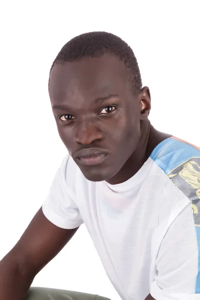 Genç Yakışıklı Sudan Adam Göz Teması Tshirt Portre Biçiminde Beyaz — Stok fotoğraf