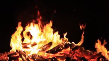 Ev stili görüntüleri. Ses yok. Guy Fawkes teması için 29 29 saniyelik şenlik ateşi ya da kamp ateşi. Rahatlatıcı ve romantik