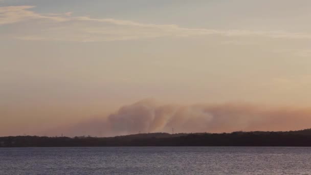 Bushfire Season Large Plumes Smoke Large Bushfire Wildfire Body Water — Stock Video