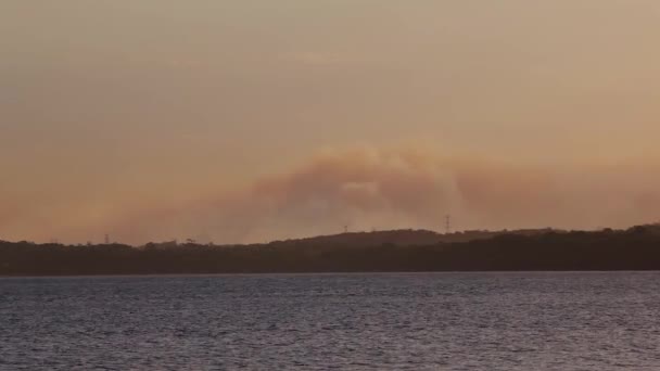 Bushfire Season Large Plumes Smoke Large Bushfire Wildfire Body Water — Stock Video