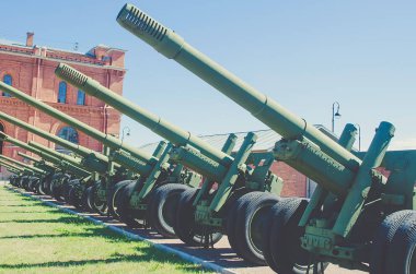 Eski ordu topçu top. Seyyar obüs. İkinci Dünya Savaşı. Instagram filtre. Topçu Müzesi St. Petersburg