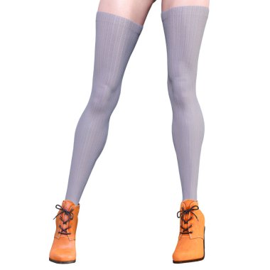 Güzel kadın bacakları yünlü tozluk ve yarım boncuk.