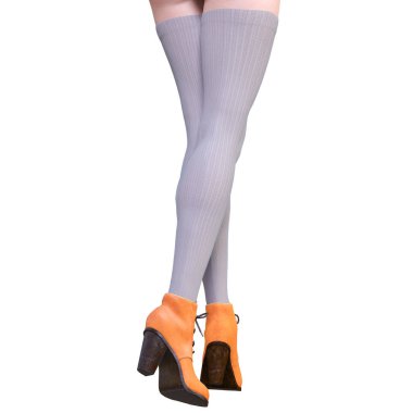 Güzel kadın bacakları yünlü tozluk ve yarım boncuk.