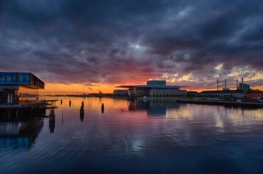 Opera ve Danimarka Grekoromen stil Limanı güneş doğarken
