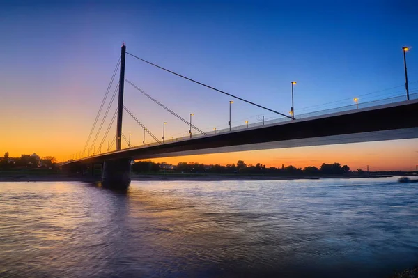 Rheinbrücke Richtung Oberkassel Düsseldorf — Stockfoto