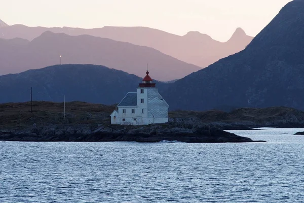 Phare Sur Une Île Sur Côte Norvégienne — Photo