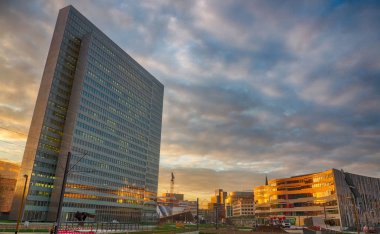 Halka açık bir yerde ve Düsseldorf merkezinde manzarası