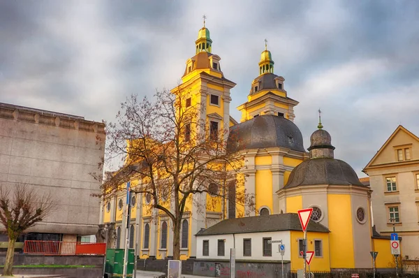Gereja Kuning Bersejarah Pusat Kota Tua Duesseldorf — Stok Foto