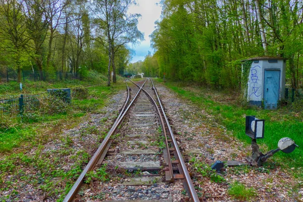 ドイツのヴィッテン近くのムッテンタル渓谷の歴史的な鉄道線路と人気のハイキングコース — ストック写真