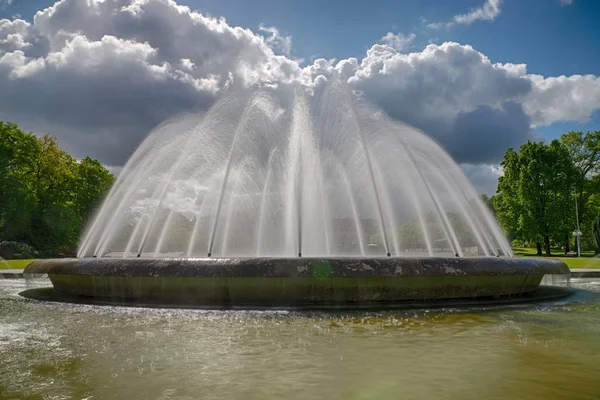 Fontaine Dans Les Jardins Thermaux Bad Oeynhausen Allemagne — Photo