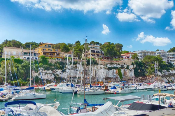 Der Hafen Von Porto Cristo Mallorca Sommer lizenzfreie Stockbilder