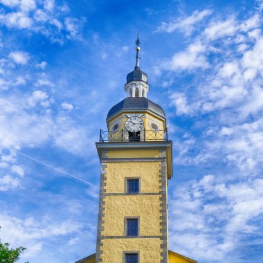 Almanya 'nın Düsseldorf tarihi merkezinde eski Landmark churchtower