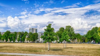 Düsseldorf üzerinde gelişmekte olan fırtına bulutları