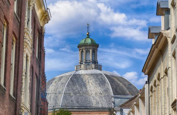 位于荷兰阿纳姆历史中心的圆顶教堂 — 图库照片