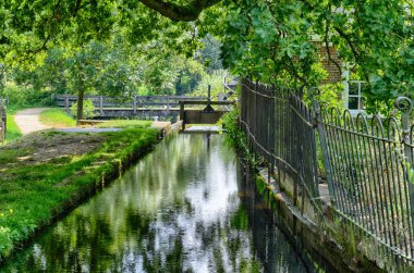 Hollanda Arnheim bir kamu parkta Eski değirmen