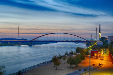 Almanya'da Duisburg eski bir sanayi sitesinde Kamu Ren parkı