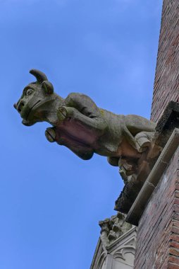 Gargoyle Almanya'da Kleve tarihi bir kilise üzerinde