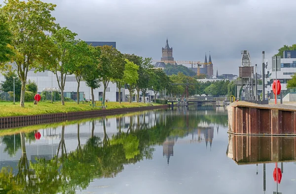 Almanya'da Kleve şehrinin kanal ve panoramik görünümü