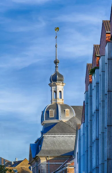 뒤셀도르프의 역사적인 중심부에 오래된 예배당 — 스톡 사진