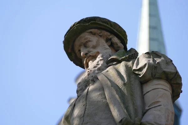 Escultura Sobre Una Fuente Histórica Duisburg Alemania — Foto de Stock