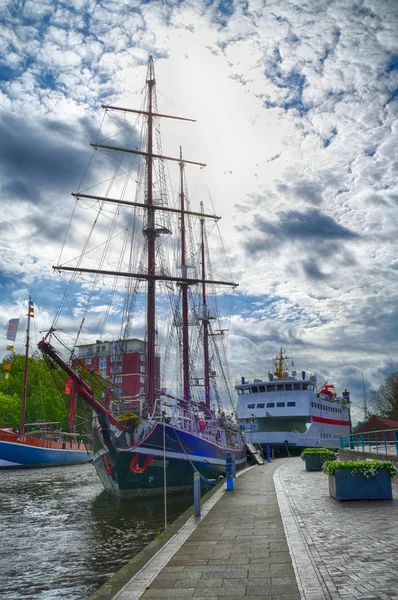 Fartyg Emdens Hamn Östra Frisland Tyskland — Stockfoto