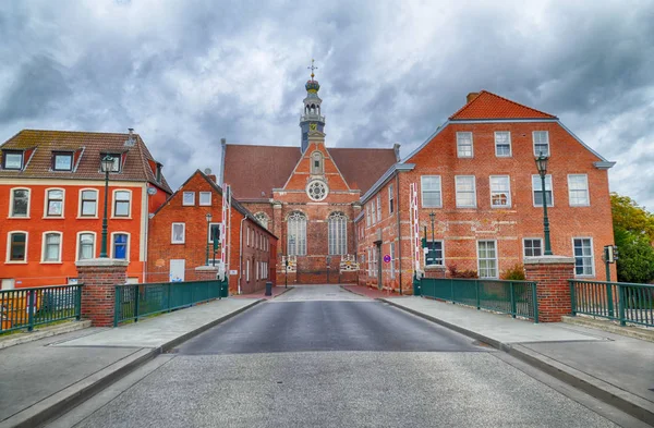 Budynki Murowane Kościół Historycznym Centrum Emden Wschodniej Fryzji Niemczech — Zdjęcie stockowe