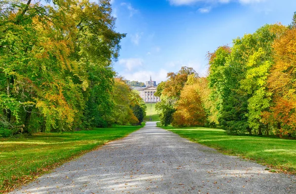 Sonbaharda Kassel 'de bir parka bak.