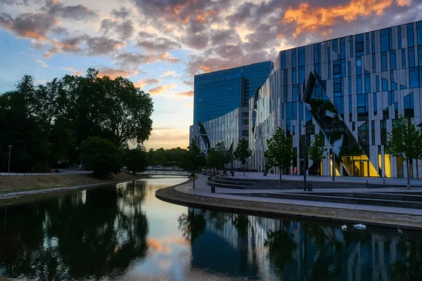 Water Canal Modern Architecture Centre Duesseldorf Germany — Stock Photo, Image